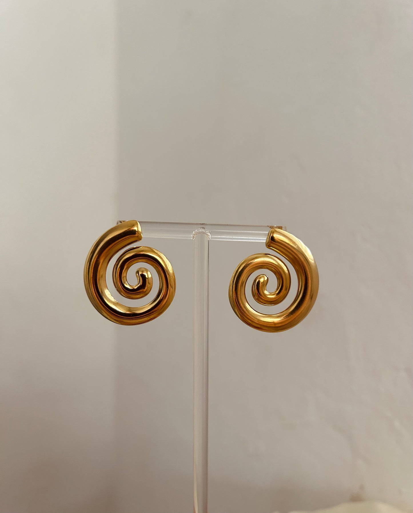 Spiral studs